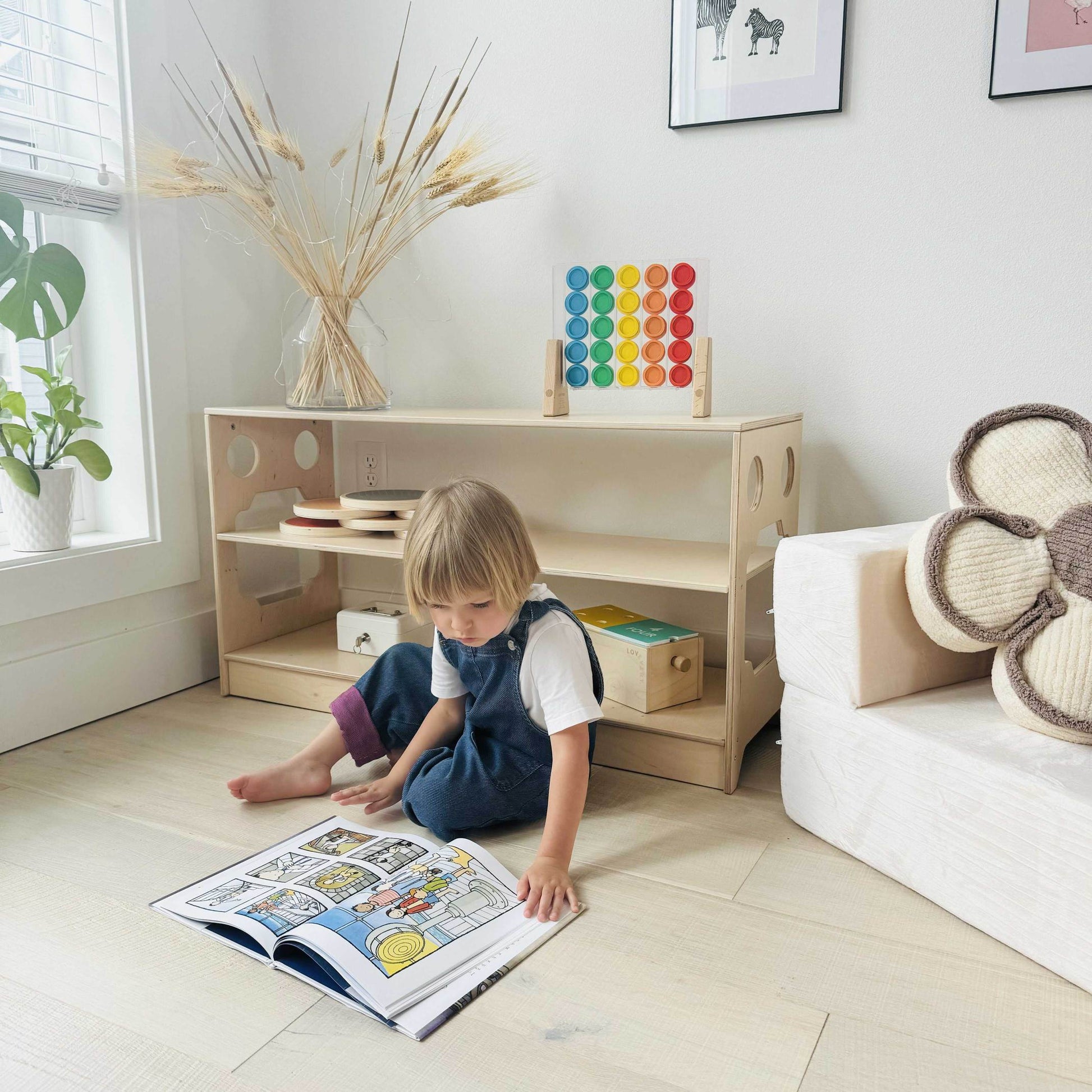 Children's toy shelf